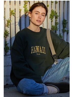 Brandy Melville Hawaii Oversized Sweatshirt. Perfectly worn in 👌🏼